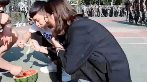 网上吃瓜吃人视频,揭秘吃瓜视频背后的社会现象与心理效应