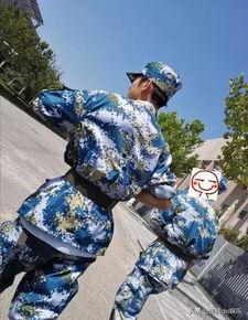 军训吃瓜少年,揭秘军营里的青春故事  第3张