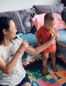 妈妈吃瓜姐姐弟弟,一家人的温馨日常  第3张