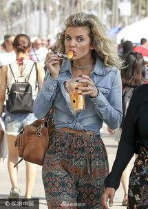 安娜吃瓜照片视频,照片视频记录甜蜜瞬间  第2张