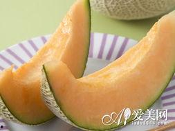 美女吃哈密瓜拼盘视频,视觉与味蕾的双重盛宴  第2张