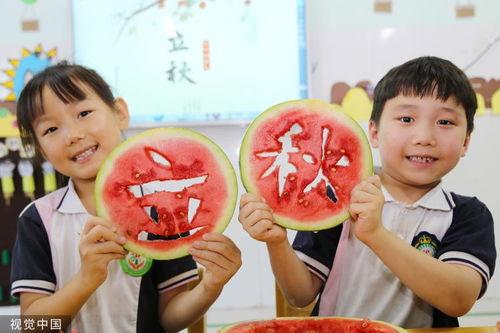 吃瓜啃秋,秋日里的美食盛宴与民俗风情  第2张