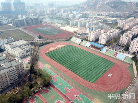 辽科大操场吃瓜,校园生活新趣味  第3张