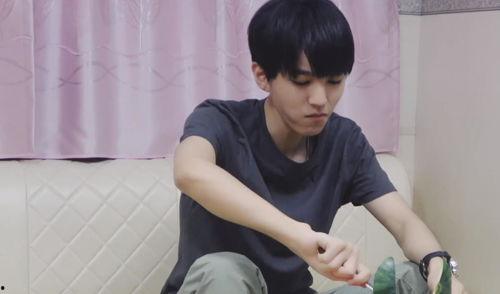 金珉锡吃瓜,瓜田里的甜蜜诱惑  第2张