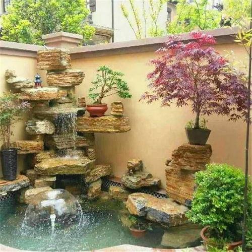 公园假山吃瓜,公园假山下的夏日吃瓜时光  第3张