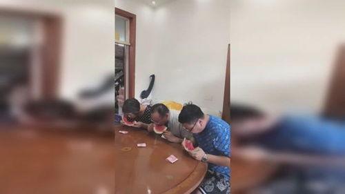 子女打架家人吃瓜  第3张