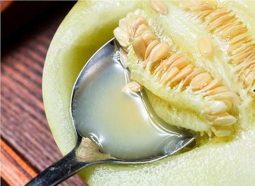 贵妃醉卧吃瓜,揭秘古代宫廷生活一幕