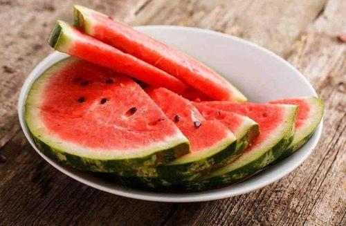 贵妃醉卧吃瓜,揭秘古代宫廷生活一幕  第2张