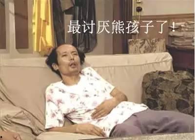 熊孩子吃瓜哭了,意外引发泪水涟涟  第3张