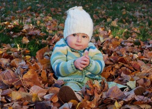 小孩吃瓜的图片,小宝贝欢乐吃瓜瞬间  第2张