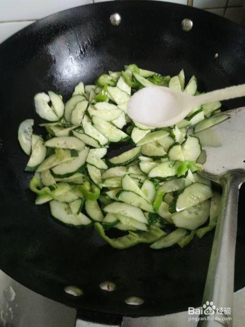 用小瓜怎样做菜吃,创意烹饪，尽享田园风味