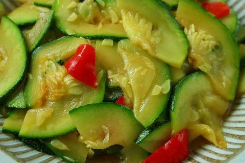 用小瓜怎样做菜吃,创意烹饪，尽享田园风味  第3张